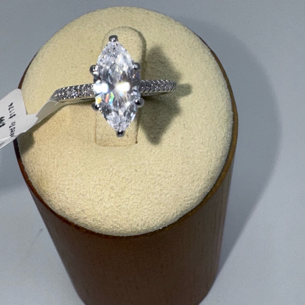 18k 2ct Marquis Ring - Picture 8 of 9